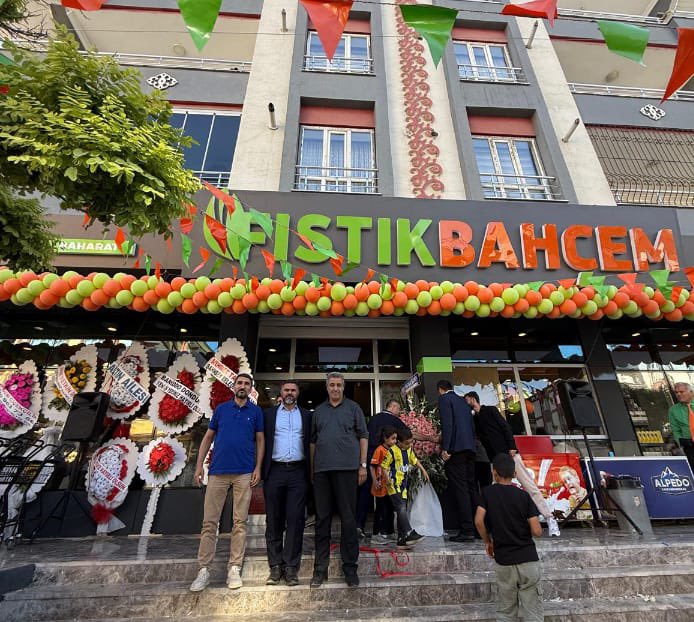nebikaplann's tweet photo. Gazişehrimizde Gıda Sektörüne Adım atan Göçer ailesinin iş yerinin açılışında bulunduk, Halkımıza ve İşletme Sahibi Göçer ailesine Hayırlı alışverişler diliyorum https://t.co/kJmqX3hA6u