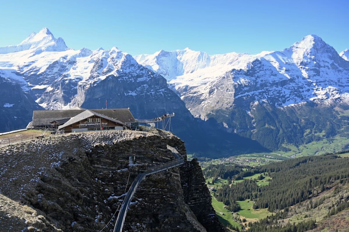 ᵂᴱᴿᴮᵁᴺᴳ Die Jungfrauregion lockt mit dem Jungfraujoch – Top of Europe, dem Grindelwald-First – Top of Adventure und idyllischen Orten wie Grindelwald. Tipps für die Jungfrauregion, neu im Blog: people-abroad.de/blog/jungfraur… #jungfrauregion #grindelwald #schweiz