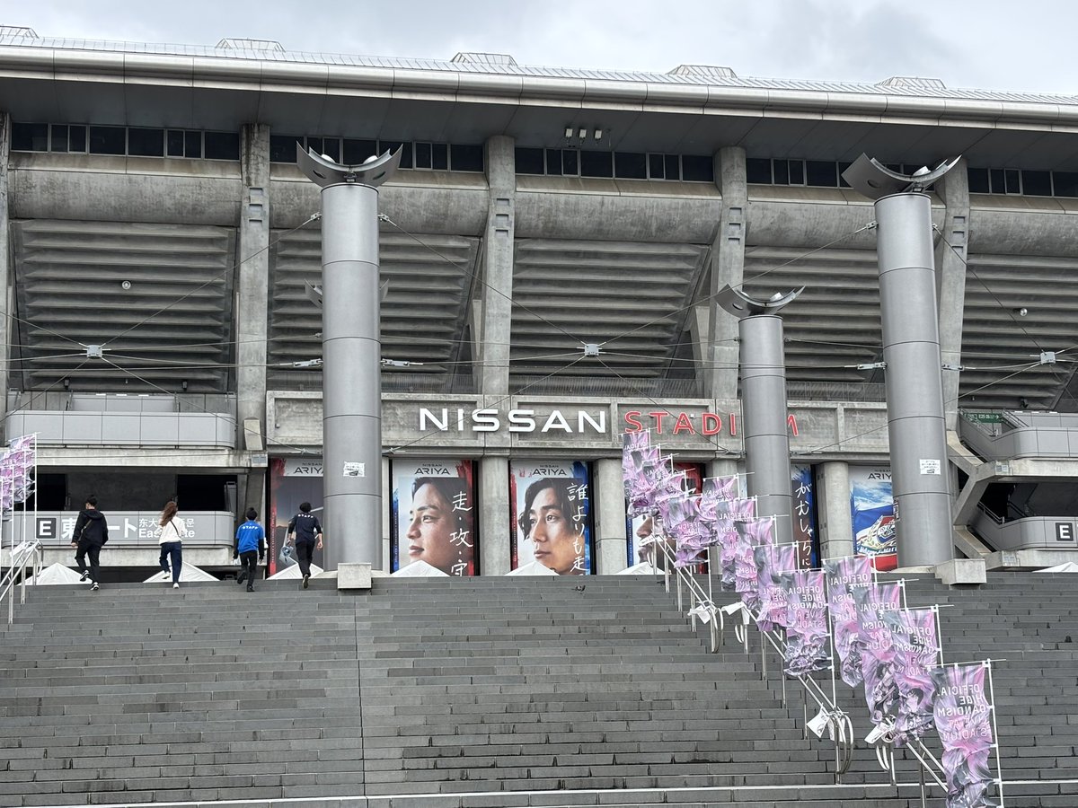 2009_tomozou's tweet photo. 到着！
雷雲が近づいてるから階段下に避難してって案内してる https://t.co/014nH35APb