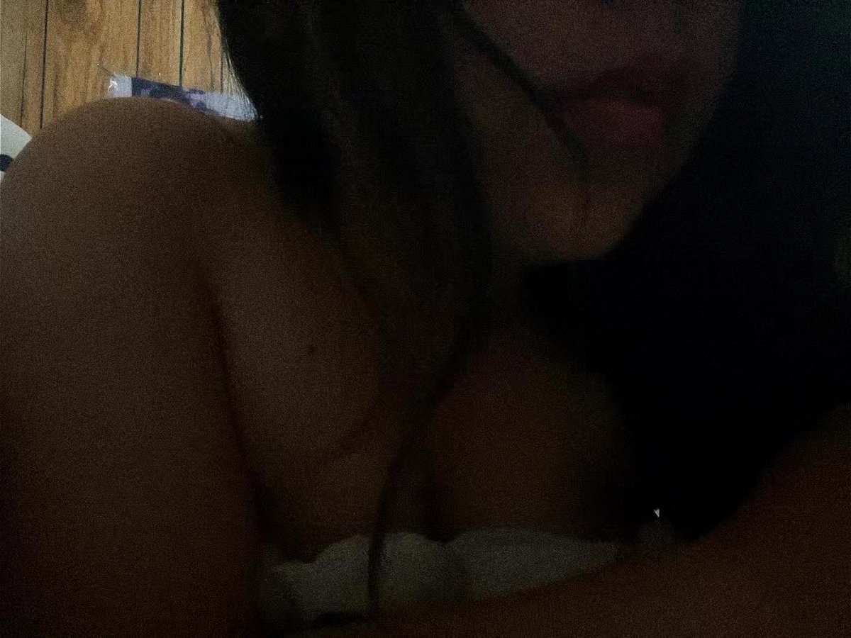 toniiiluv's tweet photo. Hair was flowing so prettily , had to take a pic 🌺

I wish daddy was in my bed though 🥰 the fun we could’ve had 😋 https://t.co/G77n7r1NcZ
