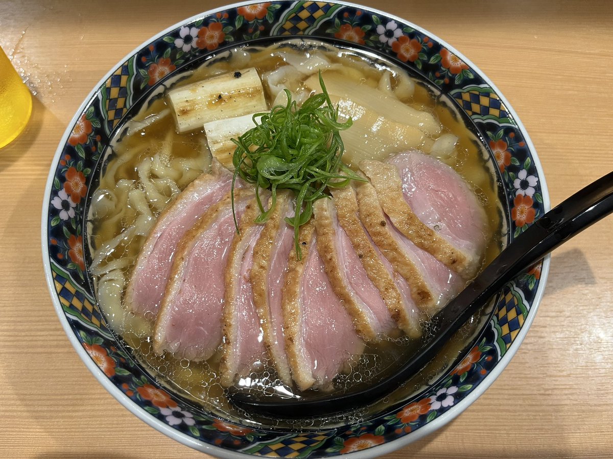 mimitama_ramen's tweet photo. 北千住煮干中華蕎麦かれん
・鴨手揉み中華そば
　(+鴨マシ×2) https://t.co/DcMpvWInEa