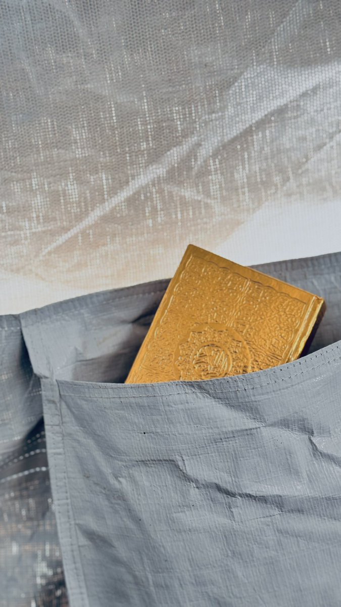 Sallymohamed153's tweet image. Living in tents, we may not have much, but the Quran holds us close — calming our hearts and filling us with endless hope.
#Gaza #QuranIsLife #TentLife #Hope #Patience