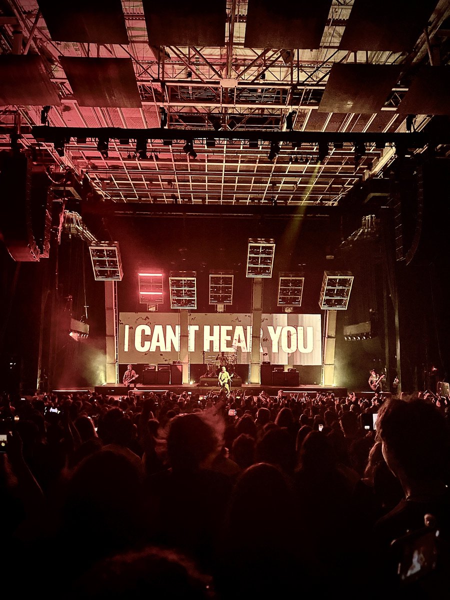 Absolutely insane show! <a href="/piercetheveil/">Pierce The Veil</a> and <a href="/SWStheband/">Sleeping With Sirens</a> absolutely killed it tonight!