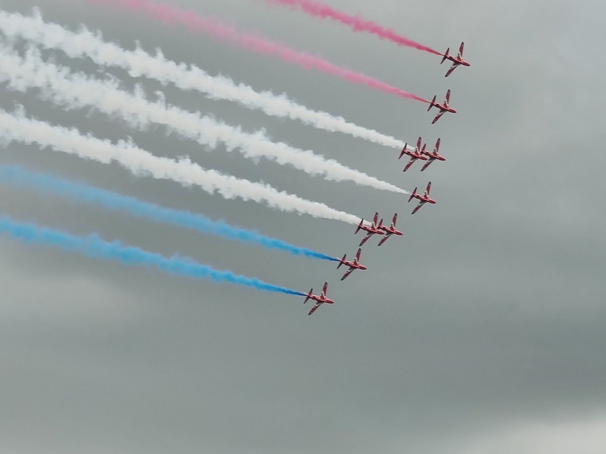 sarah_weirdo's tweet photo. A few of my favourites of my absolute favourites @rafredarrows at @midlandsairfest yesterday... Ready to do it all again today! ❤️ #rollbacks https://t.co/6CGzkzmJN8