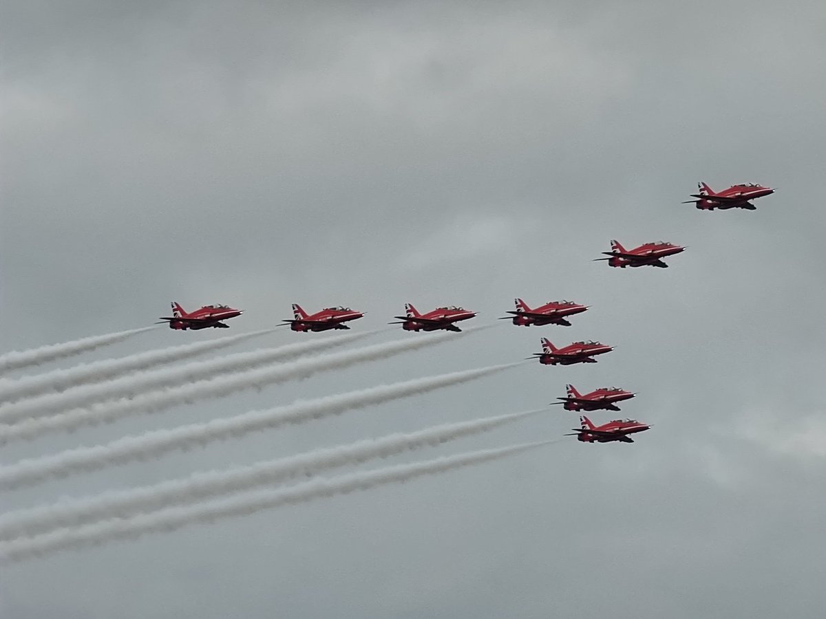 sarah_weirdo's tweet photo. A few of my favourites of my absolute favourites @rafredarrows at @midlandsairfest yesterday... Ready to do it all again today! ❤️ #rollbacks https://t.co/6CGzkzmJN8