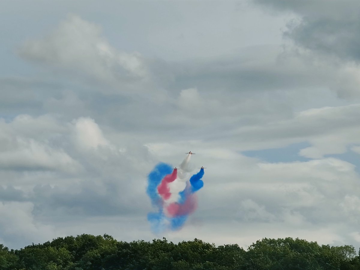 sarah_weirdo's tweet photo. A few of my favourites of my absolute favourites @rafredarrows at @midlandsairfest yesterday... Ready to do it all again today! ❤️ #rollbacks https://t.co/6CGzkzmJN8