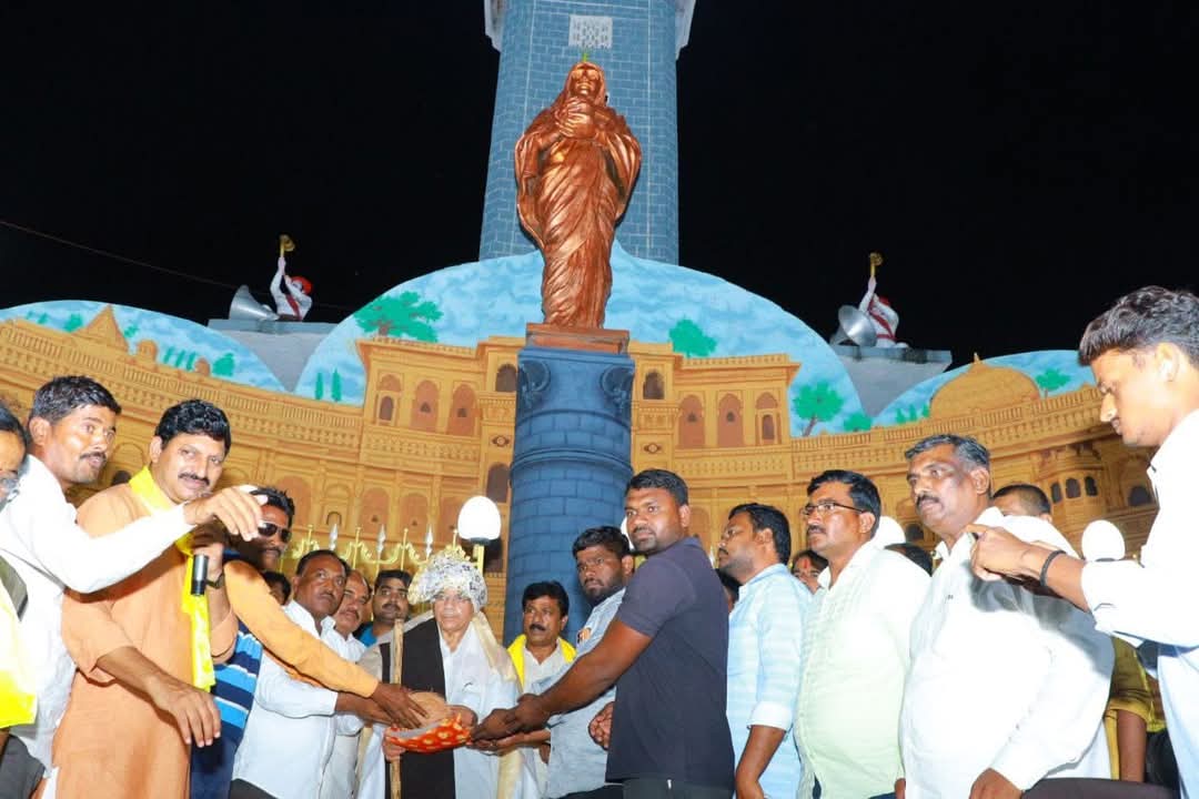 Photo Of The Day ♥️ 

#photooftheday 
#bestphoto 
#PrabuddhBharat 
#AhilyaBaiHolkarAt300 
#AhilyabaiHolkar 
#PrakashAmbedkar 
#चौंडी