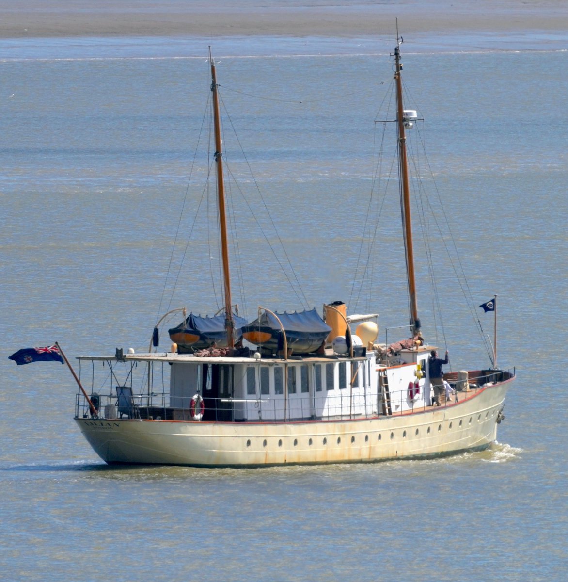 FraserG32883664's tweet image. Motor yacht Lilian built in Sweden in 1916. #Lilian #ClassicMotorYacht #ClassicMotorYachts #Sweden #CarlGustavPetterson #Twickenham #NationalHistoricShips #MotorYacht #HeritageShips #HeritageShip #ClassicShip #ClassicShips #ClassicBoat #Gravesend #Thames #RiverThames