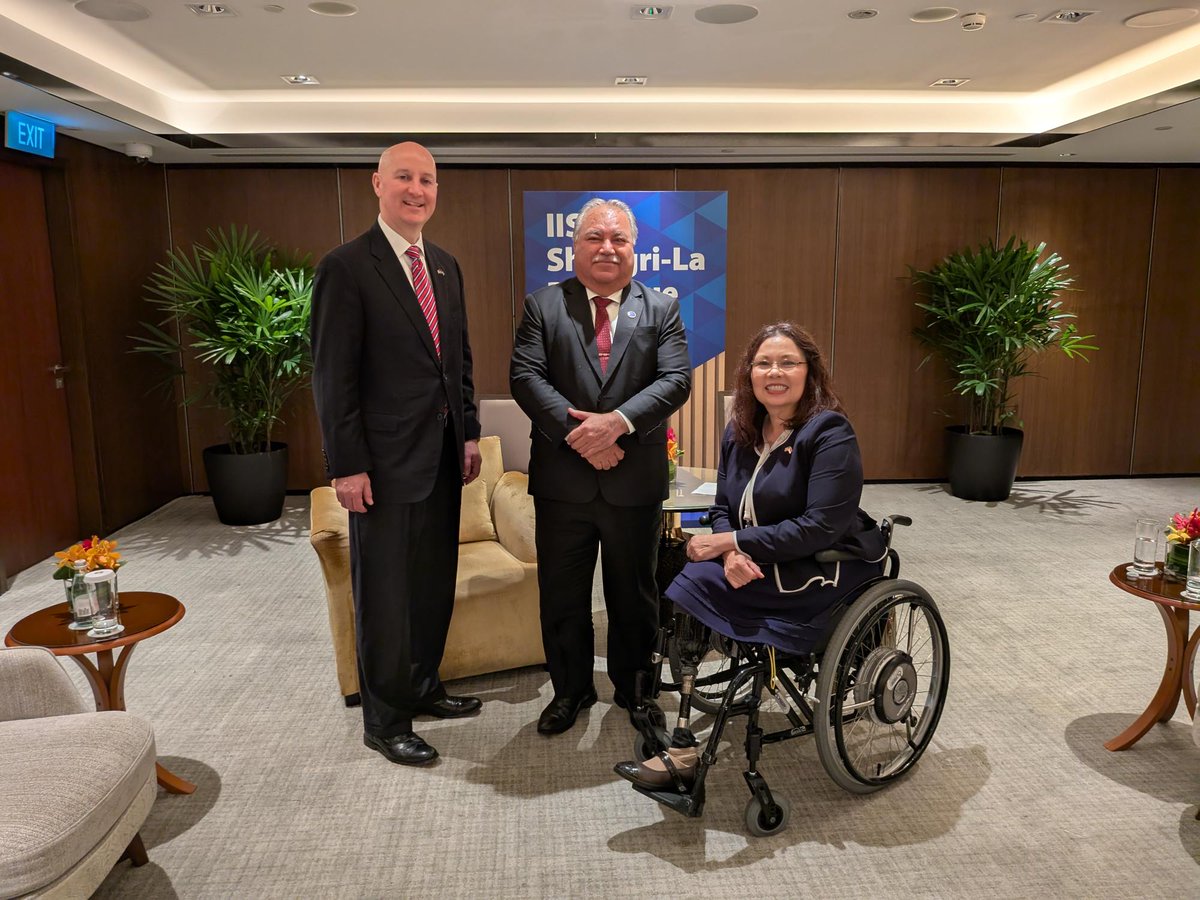 Secretary General Baron Waqa met with U.S. Senators Tammy Duckworth and Pete Ricketts, members of the U.S. Congressional Delegation to the International Institute for Strategic Studies (IISS) Shangri-La Dialogue in Singapore.

The meeting focused on strengthening ongoing