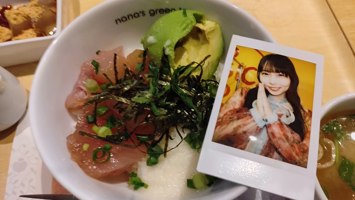 5本券終えてかなみかとランチタイム

いま撮って貰った出来たていただきますチェキの出番がすぐに来た！

#篠原望