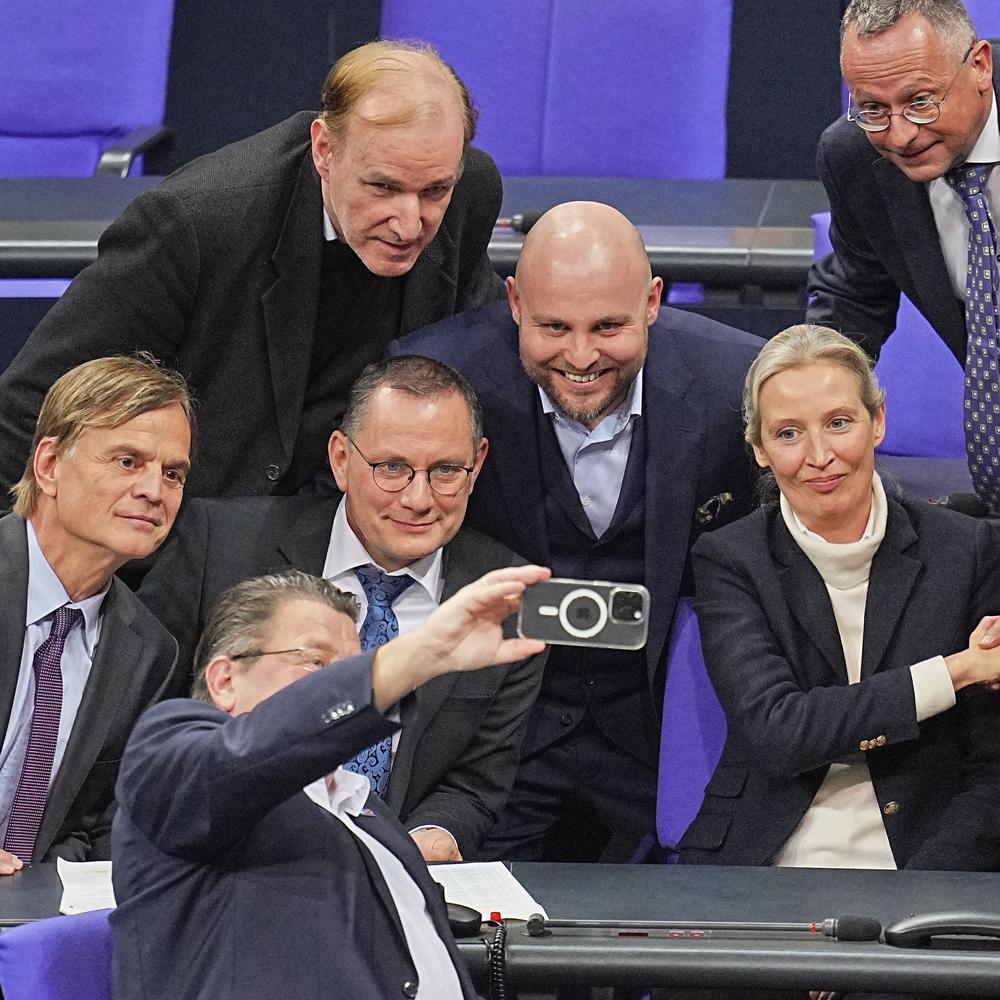 Putin braucht #Kartoffeln ??
Schickt ihm die AfD!