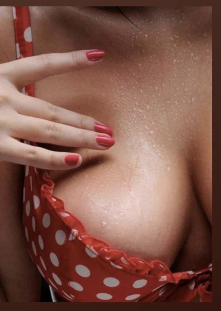 Laisse tes peurs dans l'ombre , derrière toi .
Ne deviens pas un fantôme sans couleurs
Car tu es la plus belle peinture que la vie ait faite 💞
Aaron 
carnet-spirales.fr/peinture/