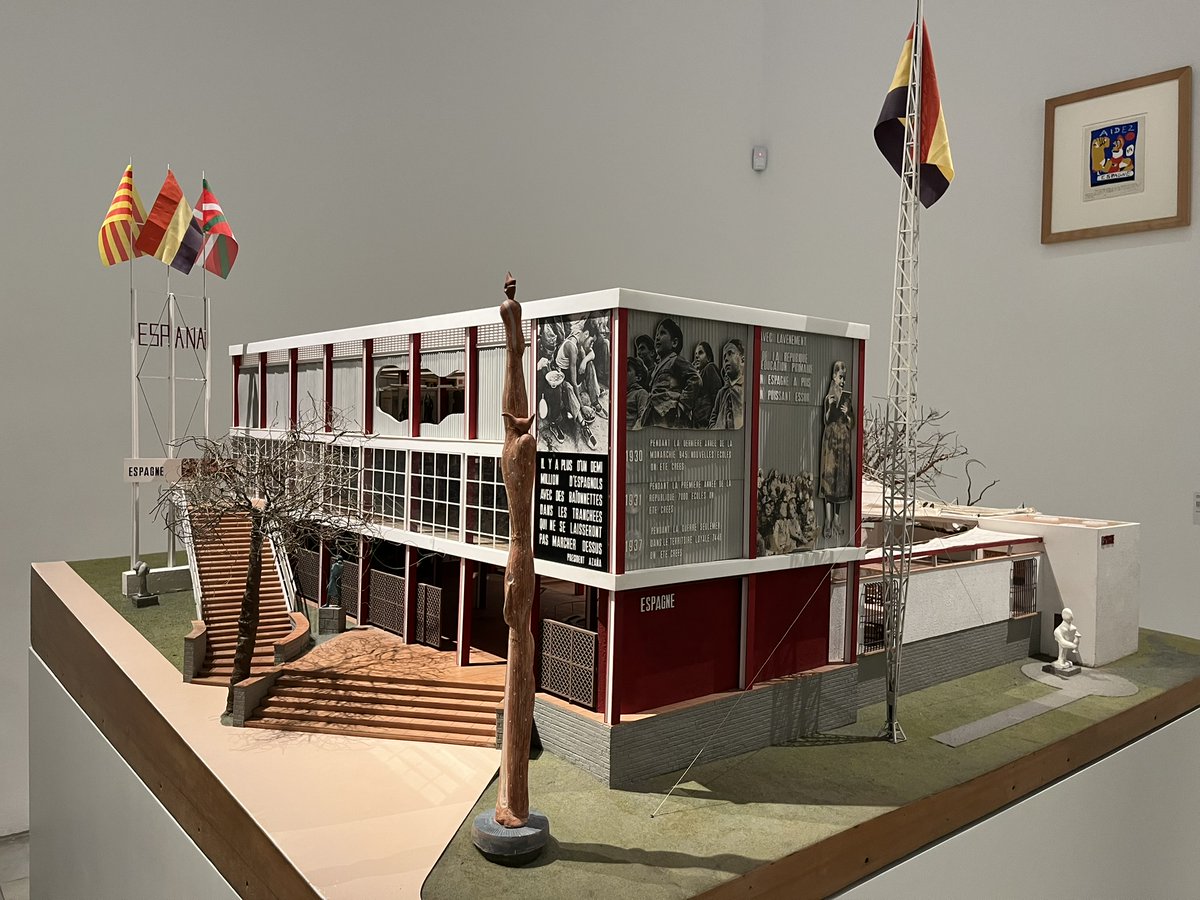 alicesilverpol's tweet photo. Pabellón Español. Exposición Internacional de París 1937 - Museo Reina Sofía - Madrid https://t.co/L58Uz2Jh2N