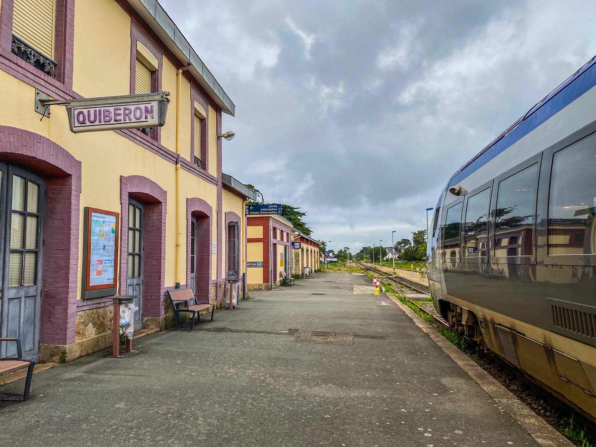 🛤️ J-15 🛤️

Retour du tire-bouchon saisonnier pour Quiberon. 

En 2025, le Tire-Bouchon circulera :

•En Juin : week-ends des 14-15, 21-22 et 28-29 juin

•En Juillet / Août tous les jours : du 30 juin au 31 août

•En Septembre : week-ends du 6-7 et 13-14 septembre.