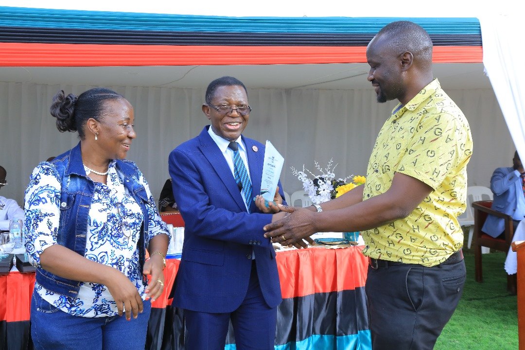 MakCAES's tweet image. During the commissioning of the refurbished Main Gate at MUARIK on Friday, 30th May 2025, @MakCAES recognized and honored a number of teaching, administrative, and support staff for their exceptional performance.