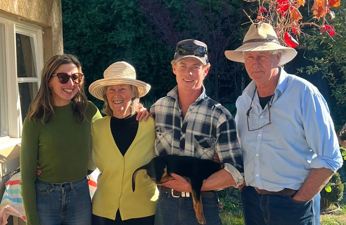Día #5 - Familia Massy en Bobundara.
2000 has-2100 ovinos Merino. 40% de la capac. de carga por déficit hídrico. Pasturas nativas 70%, mejoradas 30%. Con área de conservación. Pastoreo rotativo, lotes de 600, con 2 días ocupación. Resultado 120% señalada y 12 TT lana 16 um.