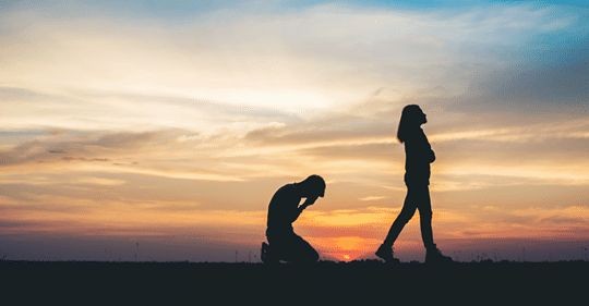 EhsanSuny1's tweet image. جب ہم کسی کے ساتھ جڑے ہوتے ہیں، تو ہم اپنی ترجیحات اور وقت کو ان کے لیے ایڈجسٹ کر لیتے ہیں۔ لیکن بعض اوقات وہ شخص ہمیں وہی اہمیت یا وقت نہیں دیتا جس کی ہم توقع کرتے ہیں، اور اس صورت میں ہمیں اپنے دل میں مایوسی اور دکھ محسوس ہوتا ہے۔