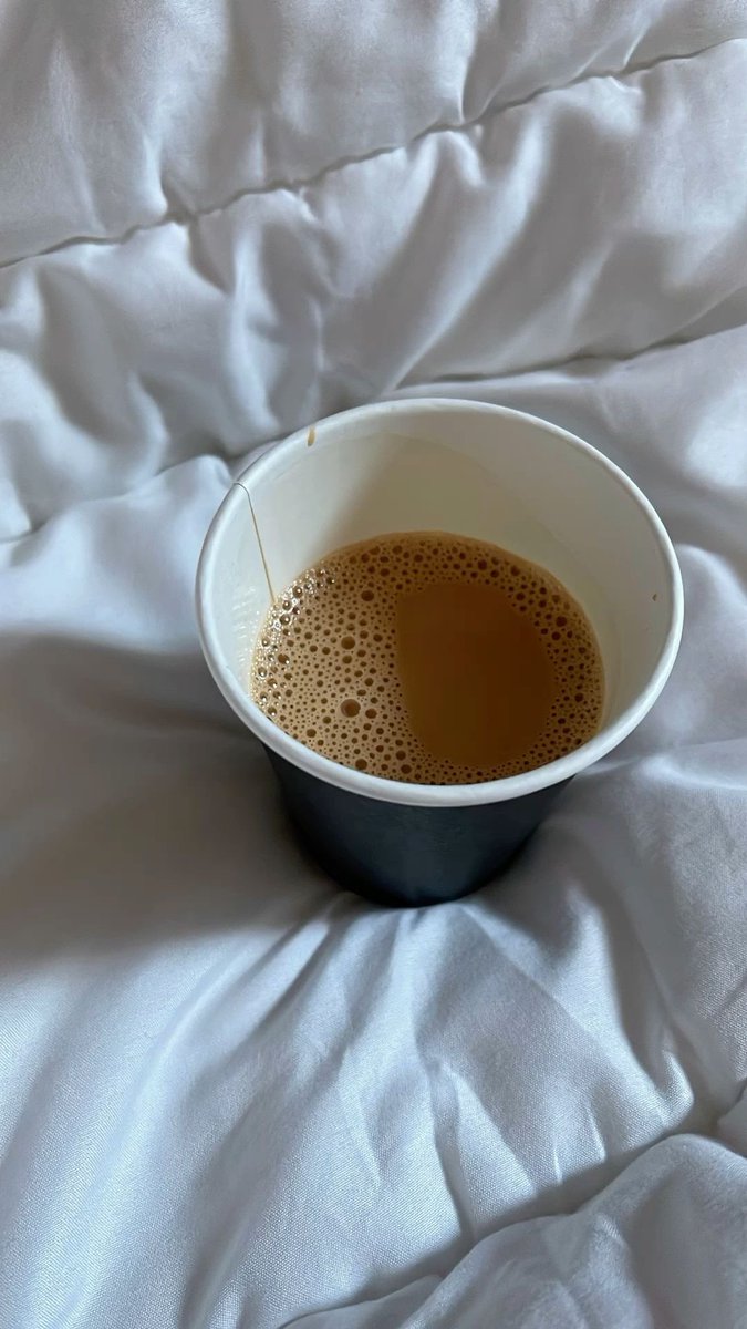 صباح الخير للذين يُشرقون في الصباح ظناً وإحساناً أن الله يتولى امرهم وشأنهم كُله 💛.