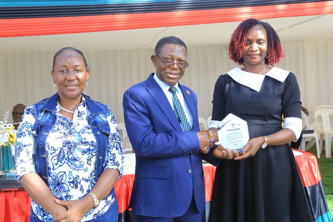 MakCAES's tweet image. Other members of staff @MakCAES honoured for their exceptional performance.