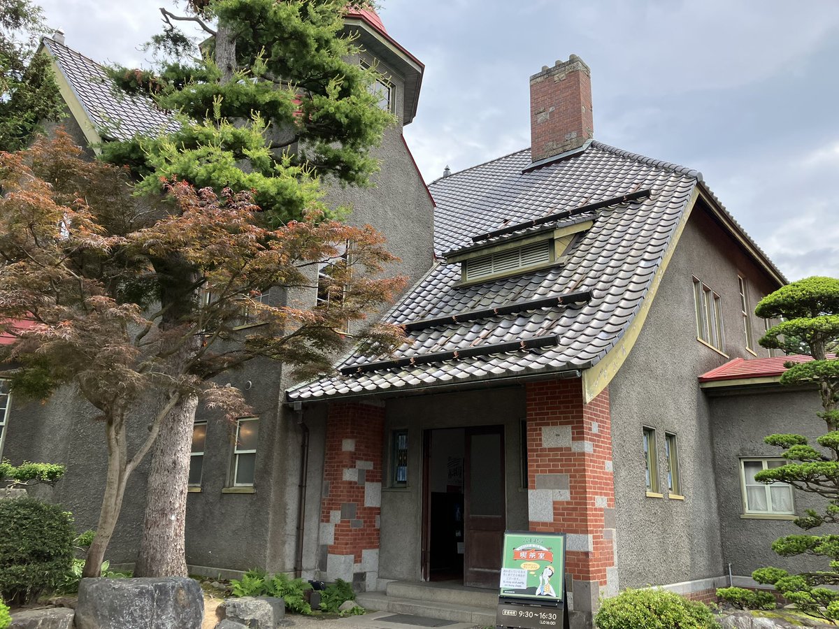 YASU678's tweet photo. 弘前城横にある太正浪漫喫茶店室
旧藤田邸らしく太正時代？の建築が雰囲気があります。
#弘前　#アップルパイ　#カフェ　#太正 https://t.co/des7ZUUYaI