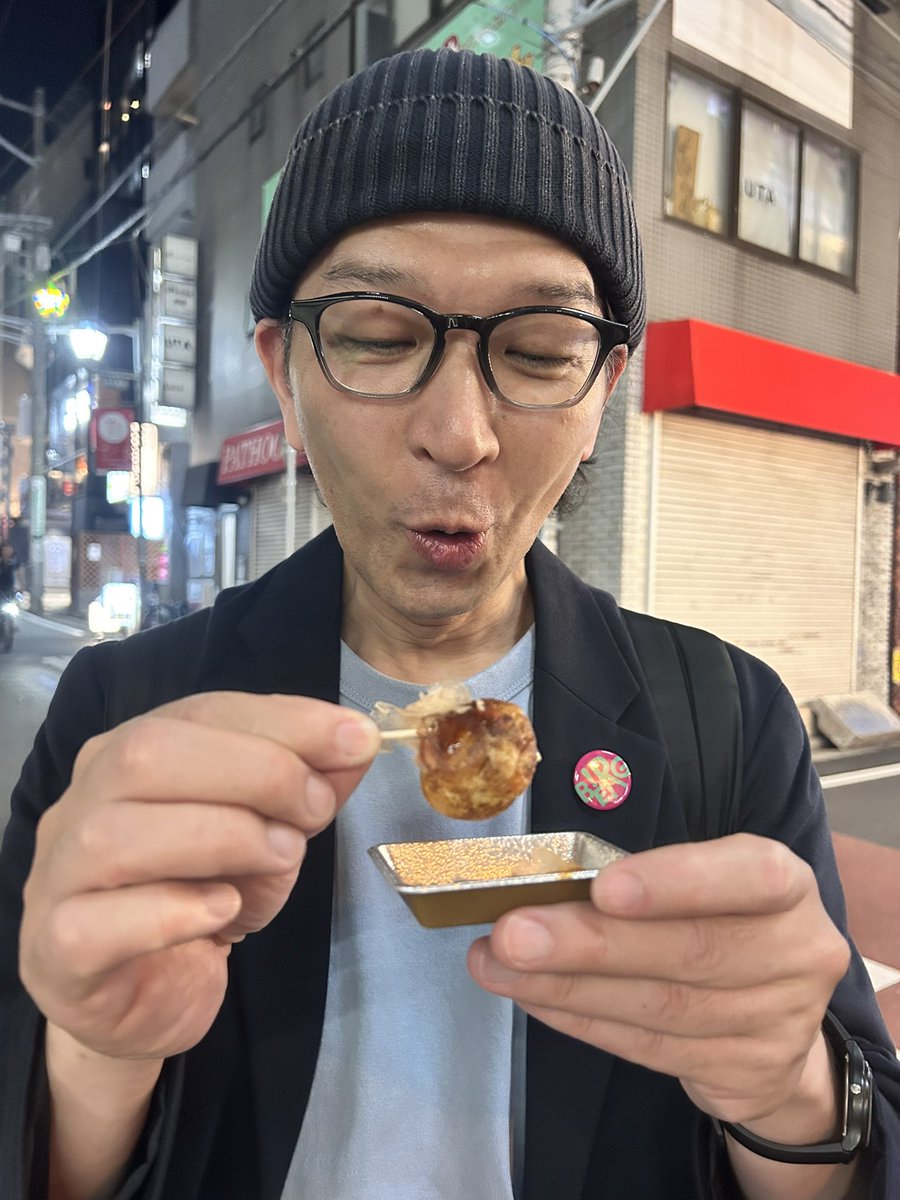 昨日はグッドディスタンス『朝、私は寝るよ』のアフタートークに、小林さやかさんが登壇❗️
UCHIAGEスタッフがみんな観に来てくれて、お店の前で集合写真📸

ハッピーアワー臨時オープン🍻
カウンター中に、郷太郎さんと舞ちゃんが立つというイベント開催♪

📢終演後はUCHIAGEでたこ焼き食べれます🐙