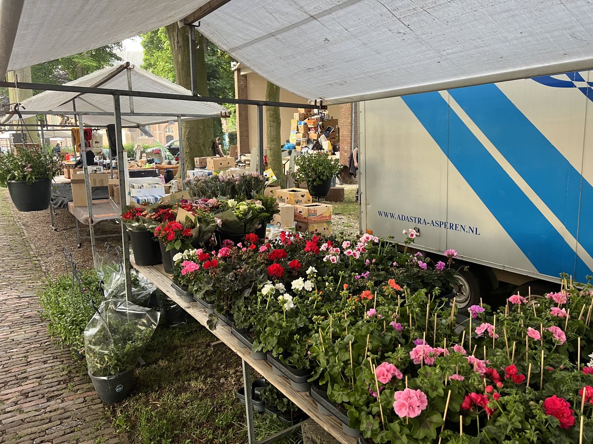 fredtemminck's tweet photo. Vandaag jaarmarkt in #Asperen. Tientallen kramen en grote rommelmarkt. Attracties en muziek. Toren beklimmen, etc. Zien we jou?! 09.00 - 16.00 uur https://t.co/toT7zVGu0i