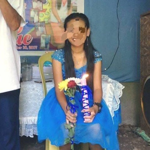 aagu_tine's tweet photo. HAHAHAHAHAHAHAHA nakalkal ko sa kaban wow blue same same 🤣 This was me on my 18th huhuhuhuhuhuh 

#ReflectionOfAshDres https://t.co/9drZdRtfjj