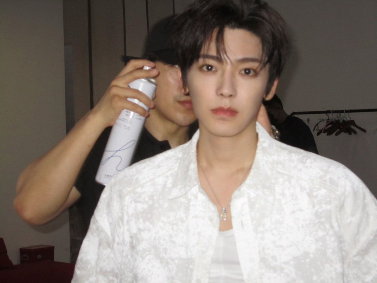 250531 #HouMinghao studio weibo update 

— studio shares new snaps for Dragon Boat Festival

#侯明昊 • #후명호