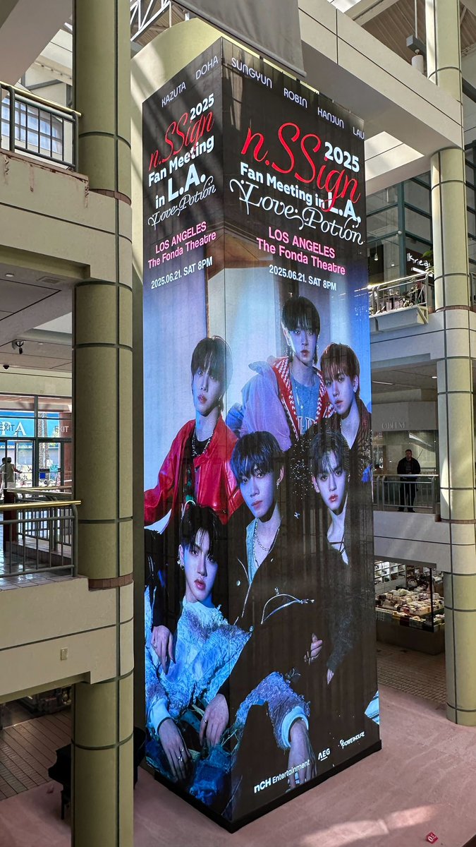 Kgoods_Global's tweet photo. 💘2025 n.SSign Fan Meeting in L.A. Love Potion and FAN EVENT in LOS ANGELES 💘
KOREATOWN PLAZA 대형 스크린 개시👏👏👏

#nSSign #엔싸인 
#LovePotion #러브포션 
#nSSign_LA_FanMeeting
#FANEVENT_in_LOSANGELES
#KOREATOWNPLAZA https://t.co/Ly5MYUtgkv