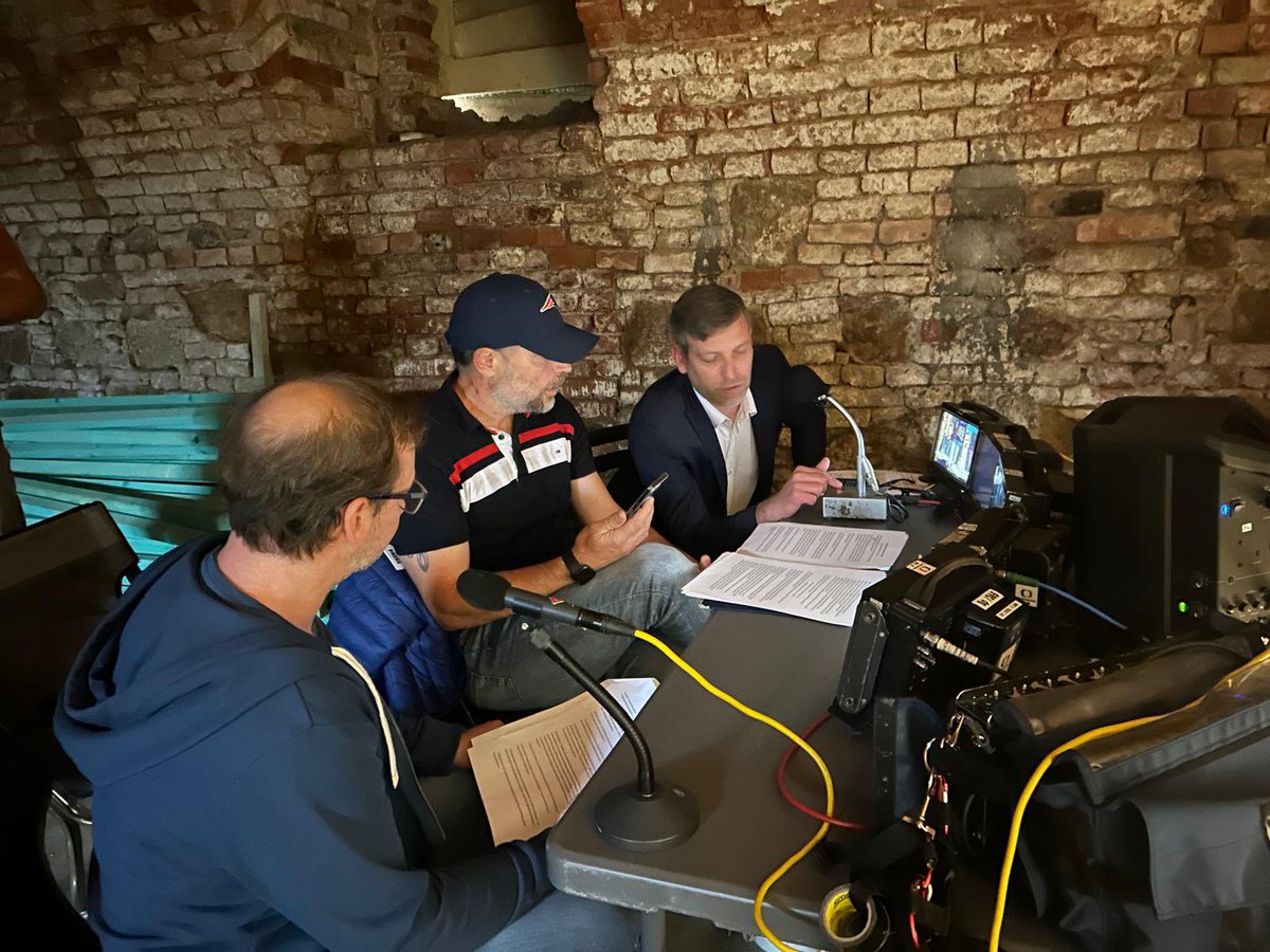 V Česku ohrožuje až 275 000 lidí. A i když heren a kasin z tuzemských měst výrazně ubylo, je hazard pořád na dosah. Proto jsme v centru Brna natočili další díl diskusního pořadu ZKRAJE. Je o boji s nelegálními hernami, kterým se daří hlavně na jihu Moravy. Dnes 12:30 <a href="/CT24zive/">ČT24</a>