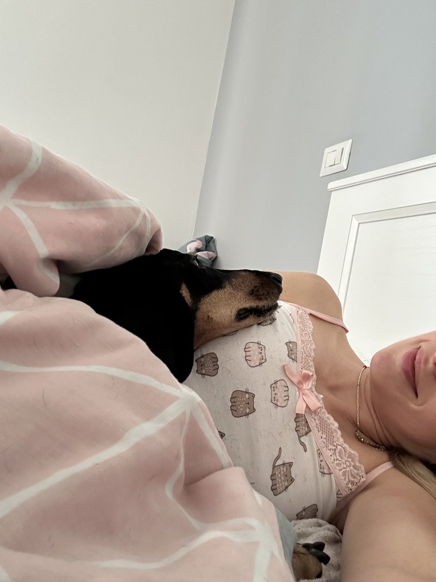 Шкода Арчі не вміє принести кави а ліжко