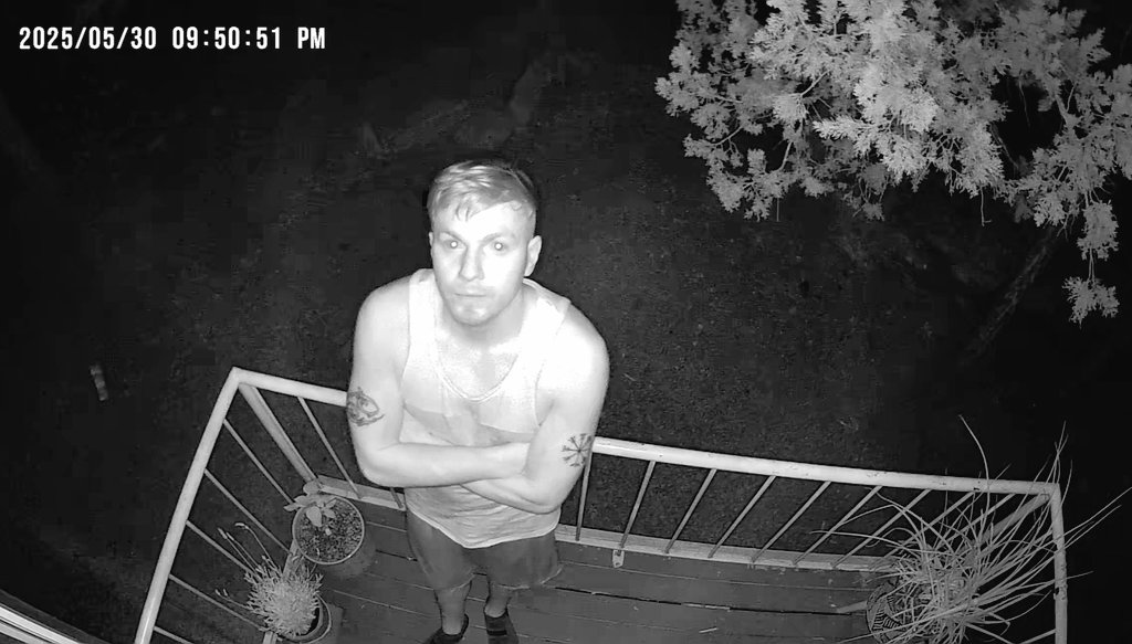 MyPersonalThots's tweet photo. Giving murderer vibes frankly. https://t.co/PtS1qIZB4b
