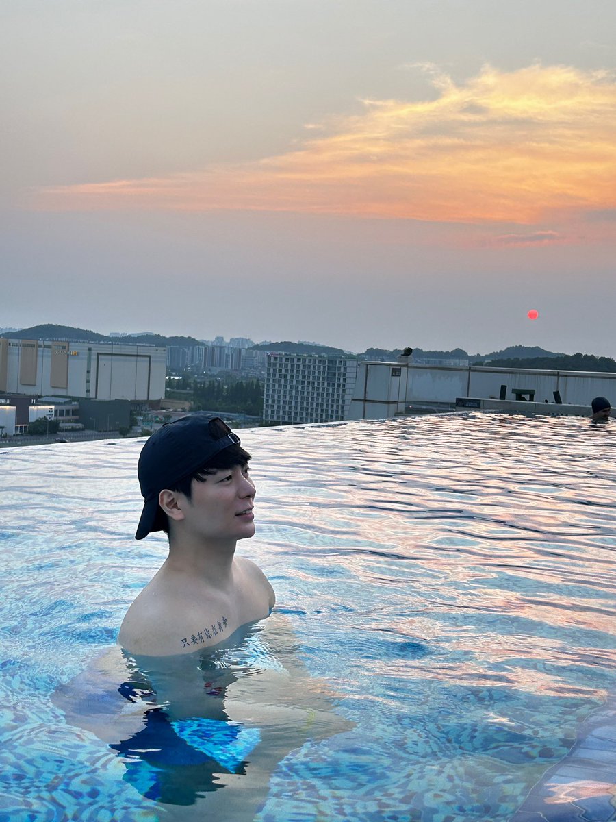 kangyuhki's tweet photo. 彼氏との1年記念で泊まったホテルはここ🏊‍♂️✨

インフィニティプール付きのジュニアスウィートダブルルームで13000円位やった。コスパ良い。

金浦空港からタクシーで10分やし近くにアウトレットモールもあって買い物もできてなかなかの穴場だった。

📍 호텔 마리나베이서울
https://t.co/m6Bn35fUCA https://t.co/ylxYEFKlN6