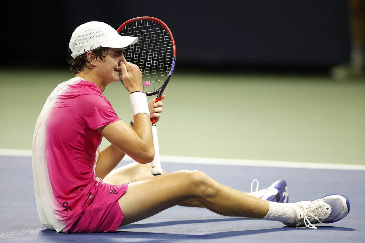 MAX Play Of The Month!💎 

Fonseca o3.5 sets/Fearnley +2.5 set hc @ 1.73 7U

Fonseca facing off vs Draper! Should be an absolute blockbuster, I think Fonseca can redline and take a set for sure might even nab the whole match whilst Draper is very solid the last few months he’ll