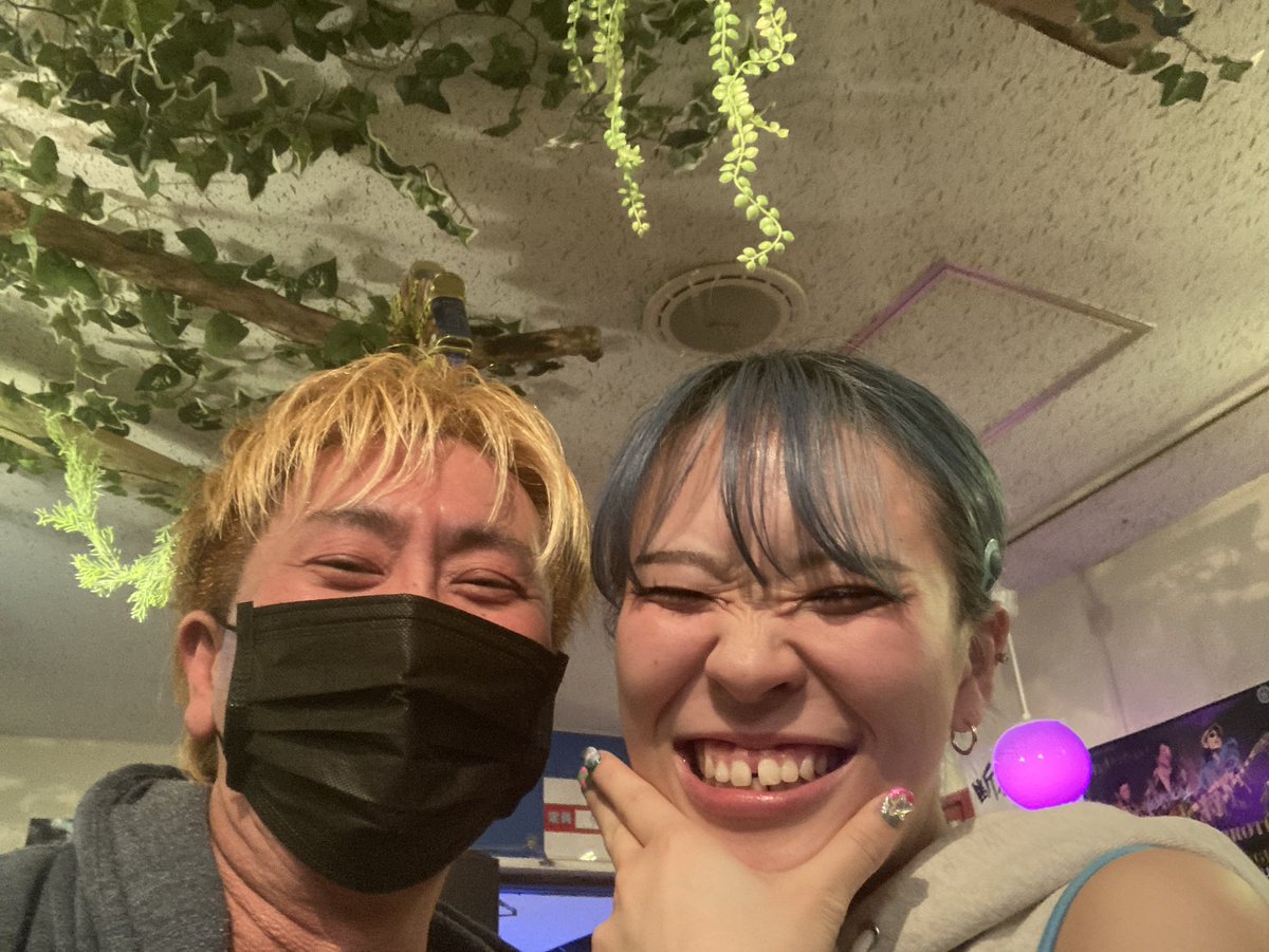 korogasi930's tweet image. 仲間と中飲みへ🥴✊

#BLUESPRING 仲間
THE NOISE 仲間と🤨

ブルスプトッパーまだフロアあったまって無かったけど号泣😭したし
荒ぶって飛んだ

支えてくれた知らん方やが

次はTHE NOISE
クッソぶち上げて
やっちゃおうぜ🥴‼️‼️‼️

#開花宣言2025
