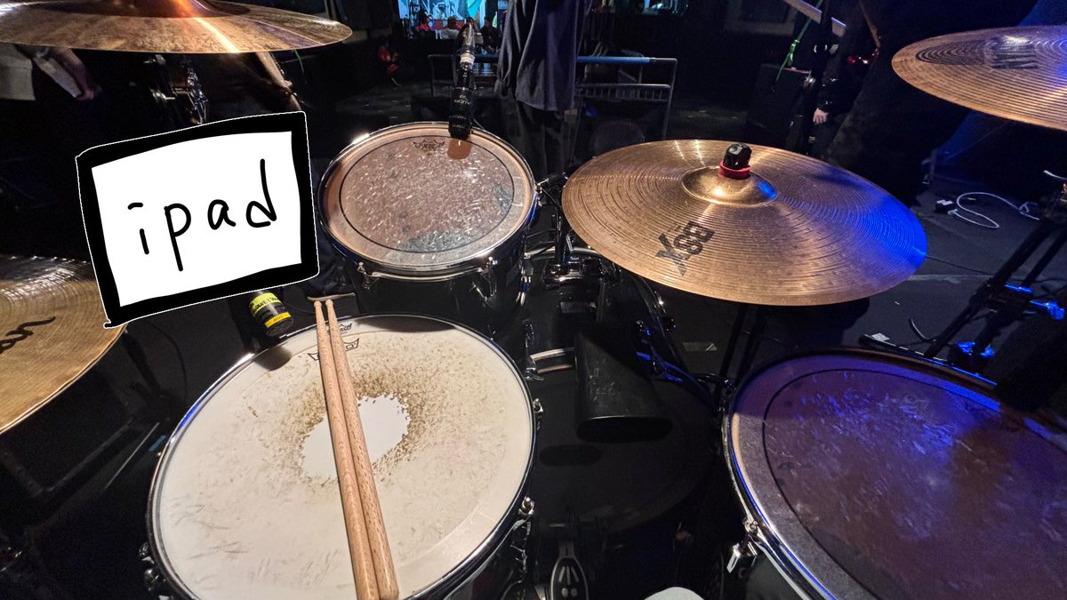 こんな感じでiPadを譜面見るので使いたいんですけど、詳しい方かやってるドラマーさんいたら教えて欲しいです🙏