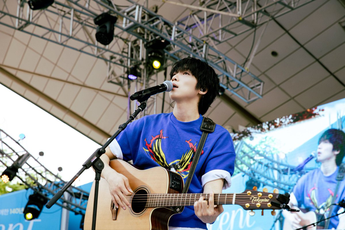 jeongsewoon_twt's tweet photo. 푸르른 시간들을 함께해 주신 분들 모두 감사합니다! 🦅 @ 연세대학교 무악대동제 <Scent of Blue>

#정세운 #JEONGSEWOON https://t.co/3GYNLhdfBs