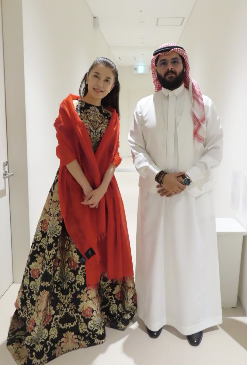 今日は関西万博、サウジアラビアパビリオンで演奏させていただきました。サウジの民族楽器・ウードの名手、アブドゥルラフマンさんと。サウジの皆様がすごくフレンドリーで優しくて感激！嬉しい時間でした♪サウジアラビア、行ってみたい✨
#関西万博 #サウジアラビア #サウジアラビアパビリオン