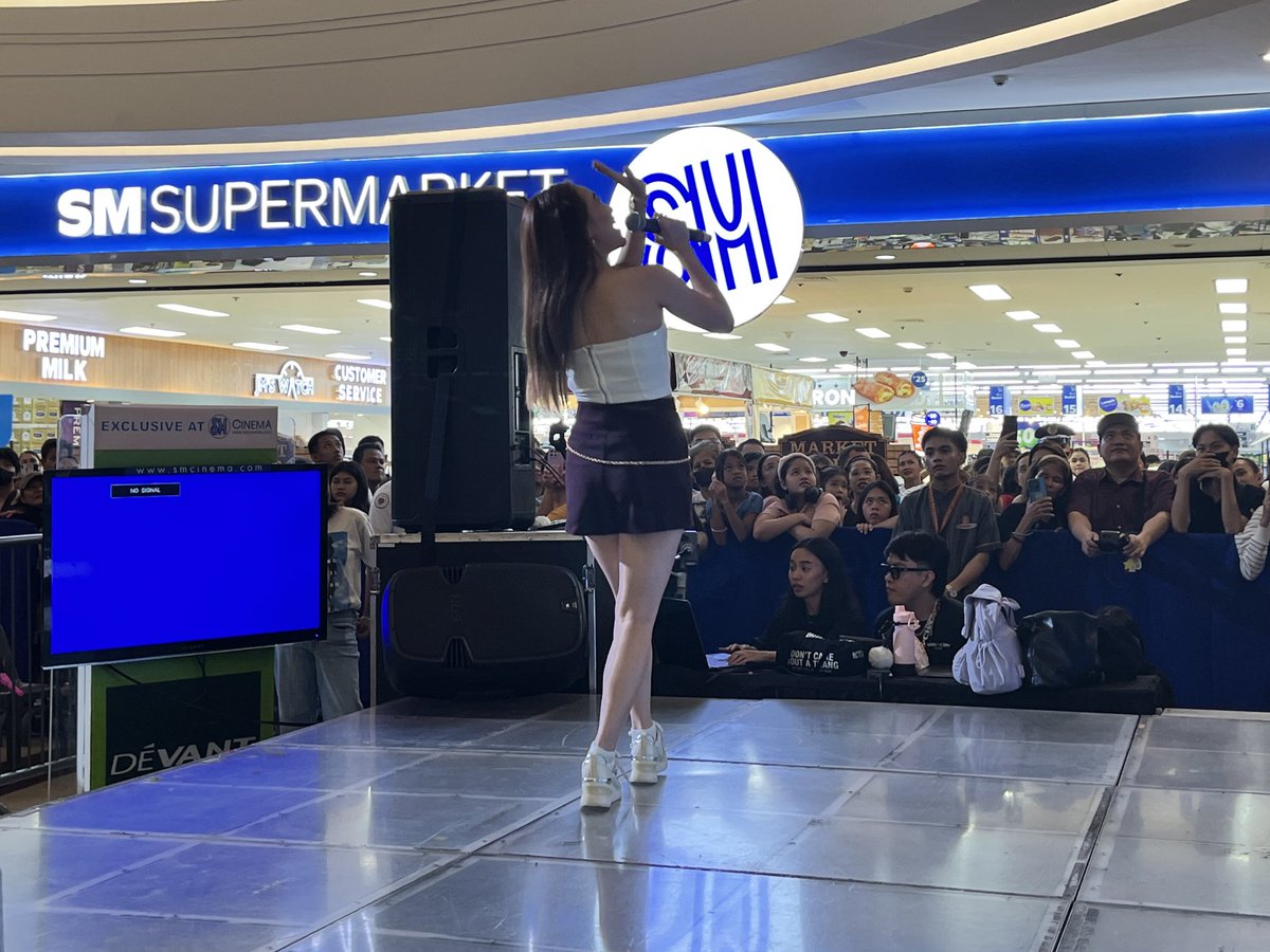 StarCinema's tweet image. Isabelle just enjoys the show 🩵

#OnlyWeKnow, starring Charo Santos and Dingdong Dantes, directed by Irene Emma Villamor is showing exclusively in cinemas worldwide beginning in the Philippines on June 11, 2025 ✨