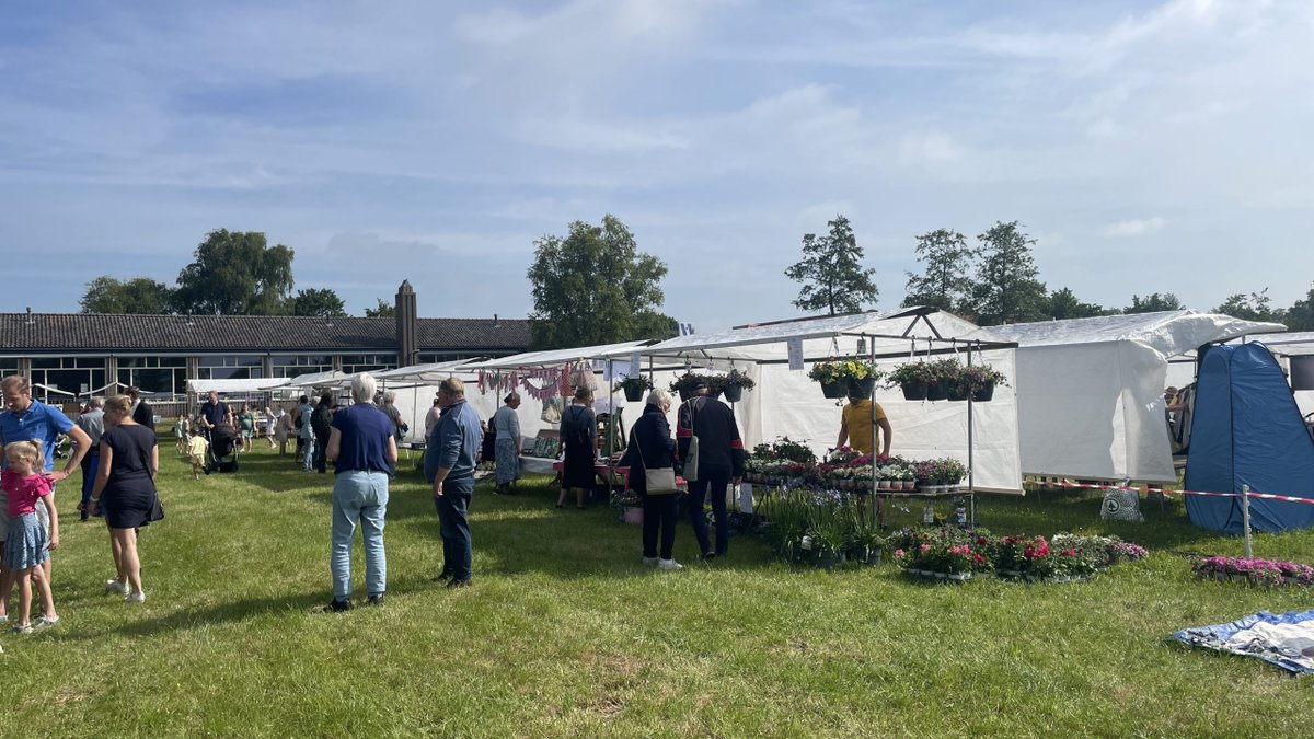 Gezellige kleedjesmarkt en braderie in Wâlterswâld - rtvnof.nl/gezellige-klee…