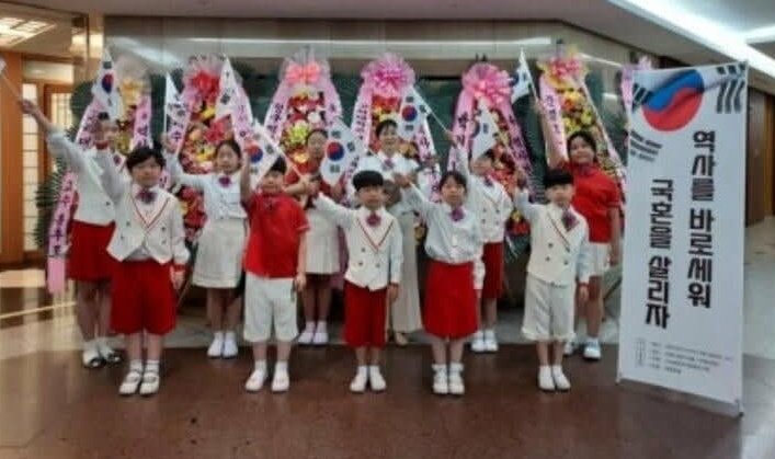 보수진영이 아이들을 정치선동에 이용하고 있습니다.

북한 공산당에서나 보던 행태입니다.

이게 자유대한민국에서 있을 수 있는 일입니까?