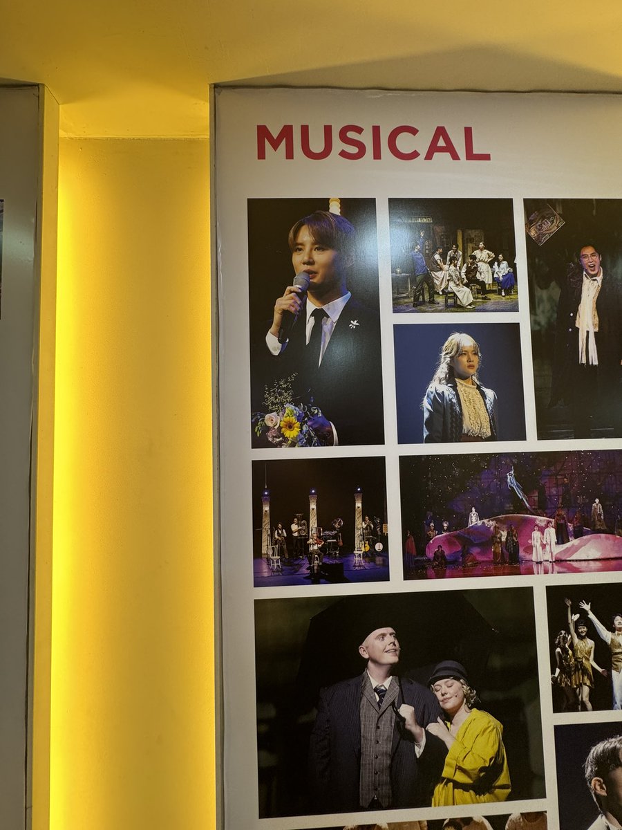 오늘 동성로에서 오빠 봤어🤭
너무 잘생겼자나ㅜㅜ 눈길이 쓱 가서 봤는데 딱 오빠가 있었어ㅜㅠ 감격 하고 또 감격함🩵💗