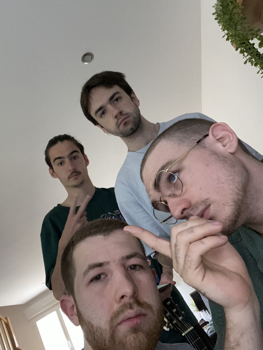 BOTW 100% en relay avec ces 3 goats en non stooop ça va durer à peu près 24h mdrrr twitch.tv/fllat_