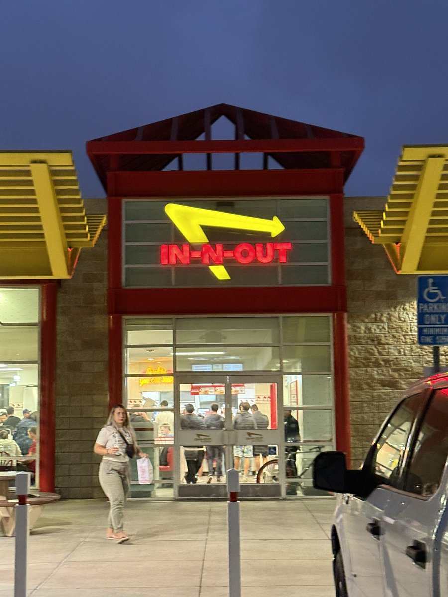 Hi from Los Angeles🙋🏻‍♂️

#LA #USA