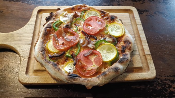 週末はピザ焼くおじさんと化してる 