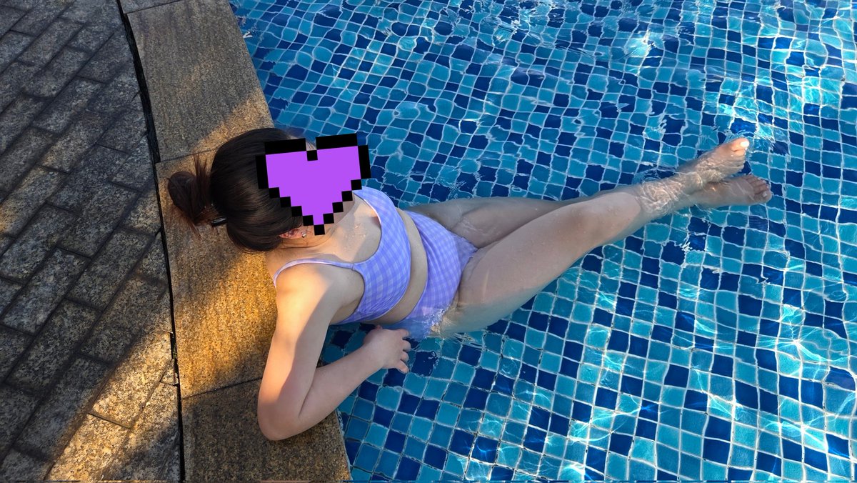 Chim khôn chim ngẩng cao đầu
Bướm khôn bướm đậu trên đầu con chim 😅🤪