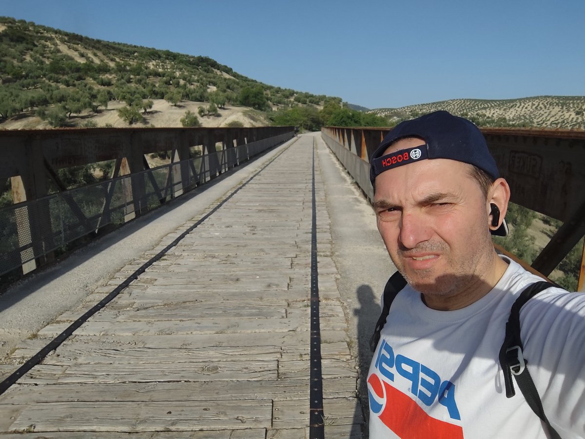 Respira. No porque todo esté bien, sino porque estás aquí. Porque a veces, entre tanto por hacer y tanto por sentir, olvidamos lo más simple: ser.
Buenos días, feliz sábado 💪