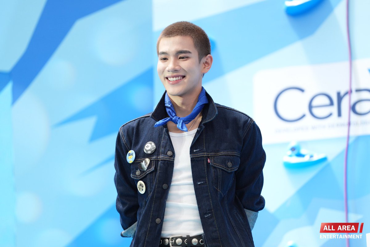 allarea_ent's tweet photo. โฟร์ท ผู้นำด้อมเซราไมด์ร่วมพิชิต mission กู้ผิวแห้งกร้านขั้นสุดด้วย CeraVe Intensive Moisturing Lotion จากพลังไฮโดร-ยูเรีย บูสผิวฉ่ำฟู เนียนนุ่ม ชุ่มชื้นยาวนาน 72ชม.

CeraVe with FOTFOT
#CeraVeIMLxFourth
#เซราวีมิชชั่นกู้ผิวแห้งกร้านขั้นสุดกับโฟ้ดโฟ้ด 
#Fourthnattawat 
#CeraVeThailand