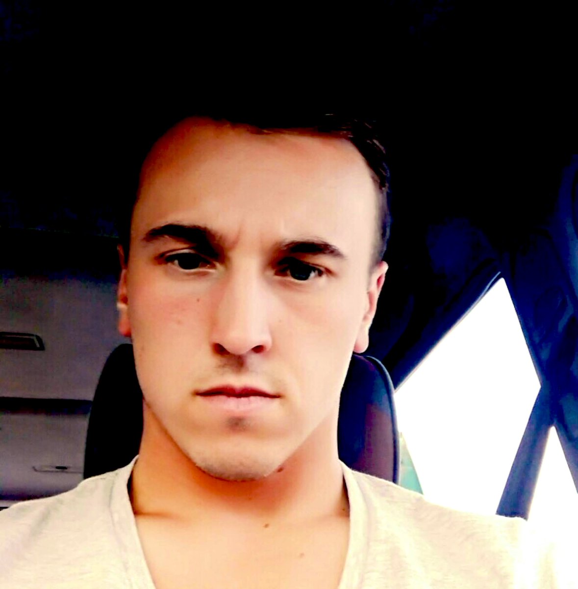 "Мамо,я йду творити добро...",-сказав мені син.

Віра Штокало

Іванко народився у Львові у 1993-му, мешкав у Поморянах.

ІВАН ШТОКАЛО, парамедик "Азову".
Загинув 20 квітня 2022 року  у медичній машині під час перевезення поранених бійців на «Азовсталь». 

Назавжди 28.
Пам'ятаємо