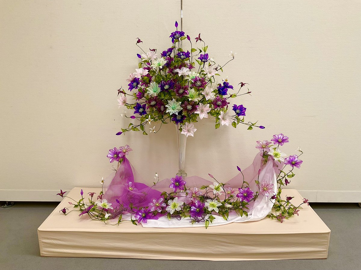 赤花時計草のアレンジメント アメリカンフラワー 【展示会作品】 6beb4514c50bd63ce4afe1039cb6a1